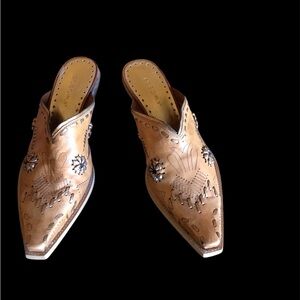 BCBGIRLS Like New size 7.5